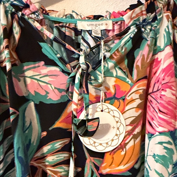 Umgee flowy Tropical Print Blouse Hi/Low New! - Picture 3 of 10